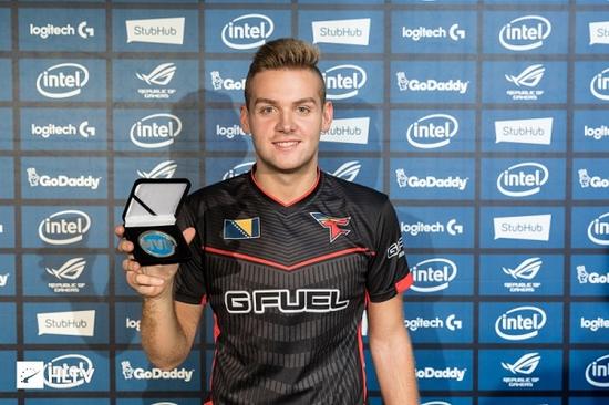 LPL今日首发名单：Karsa回归首发位，前DK上单HOYA迎来LPL首秀