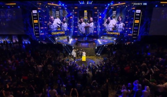 Virtus.pro 用 Perfecto(RUS) 替换了阵容中的 FL4MUS