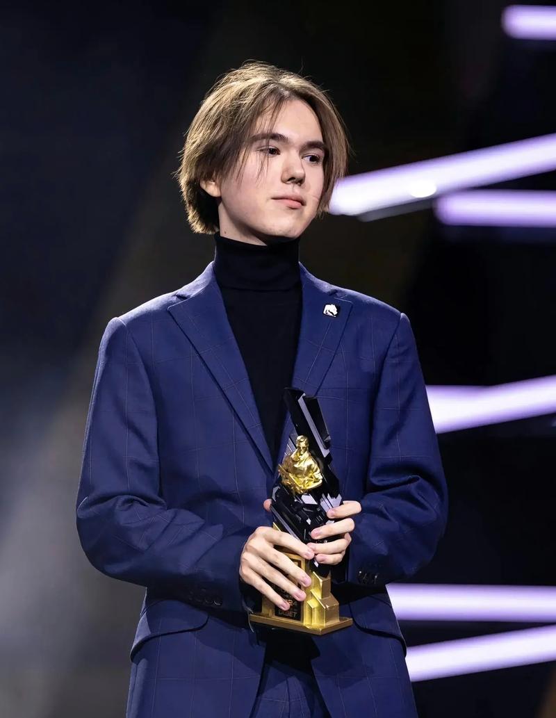 前LPL英文流解说Kitty晒照：猜猜我在哪！